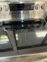 6.3 cu ft. Smart Wi-Fi Enabled True Convection InstaView® Electric Range with Air Fry - Image 3