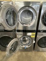 Single Unit Front Load LG WashTower with Center Control 4.5 cu. ft. Washer and 7.4 cu. ft. Electric Dryer - Image 2