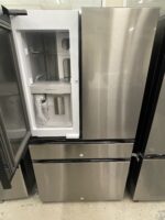 Bespoke 29 cu. ft. 4-Door French Door Smart Refrigerator with Beverage Center in Stainless Steel, Standard Depth - Image 2
