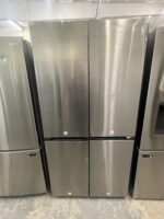 Bespoke 4-Door Flex with Beverage Center in Fingerprint Resistant Stainless Steel